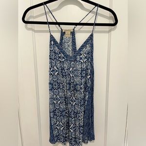 Lucky Brand blue & white floral print top. Size small